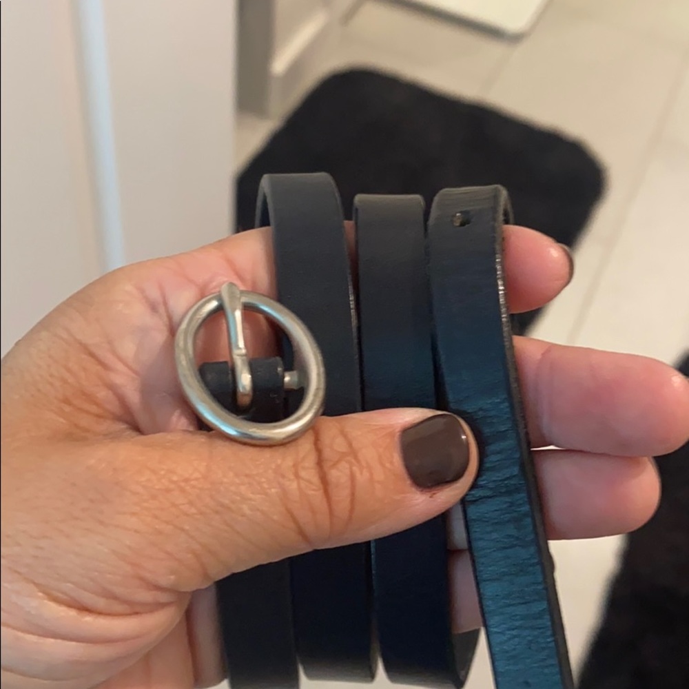 Small navy leather skinny belt
